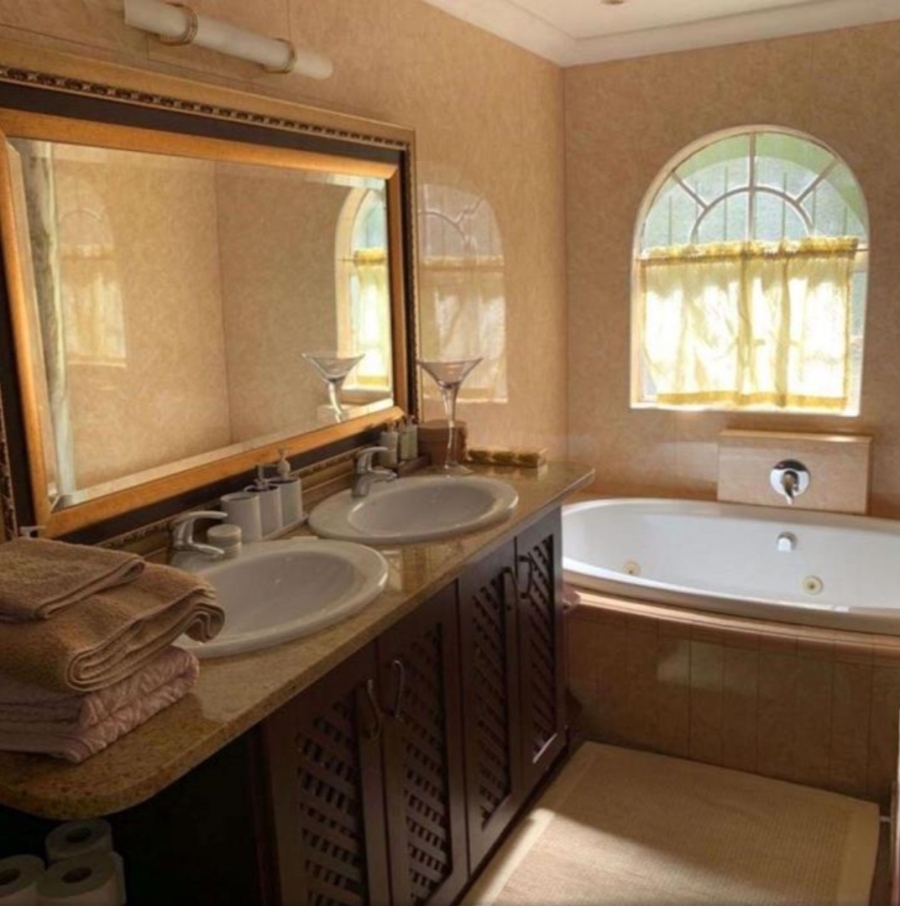 5 Bedroom Property for Sale in Old Place Western Cape